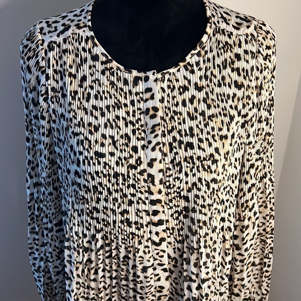 Banana Republic animal print pleated buttoned down‎ long sleeves top blouse Sz S